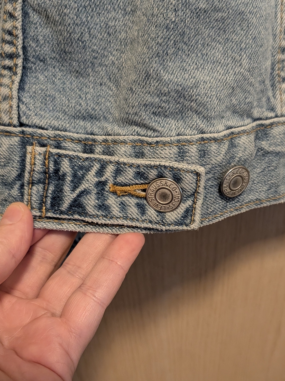 Levi's Women's L Classic Denim Jacket, Distressed - Picture 8 of 15
